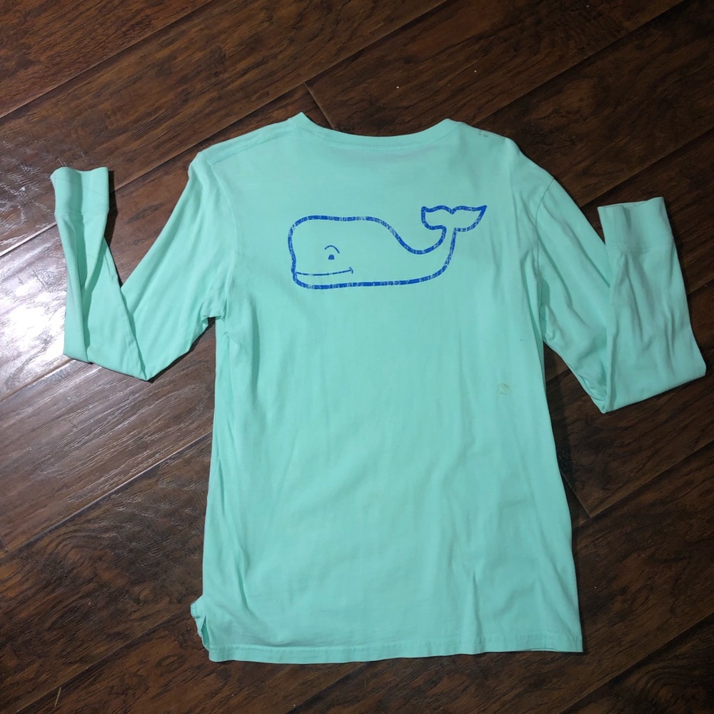 Vineyard vines tee